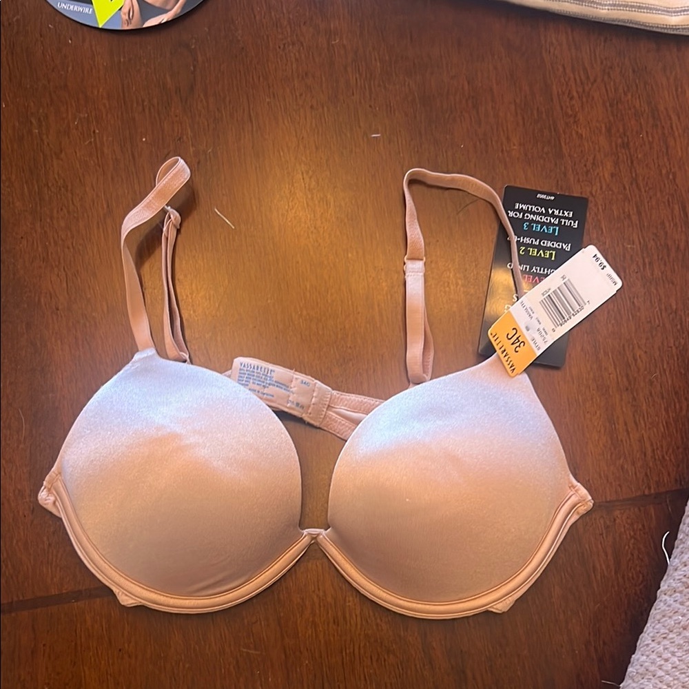 NWT Vassarette Nude Bra
